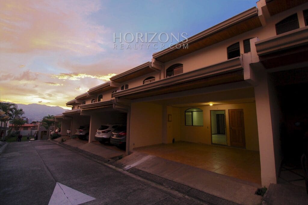 Se Vende Casa en San Pedro en Condominio 4 Habitaciones Vitas a las Montañas NJA692