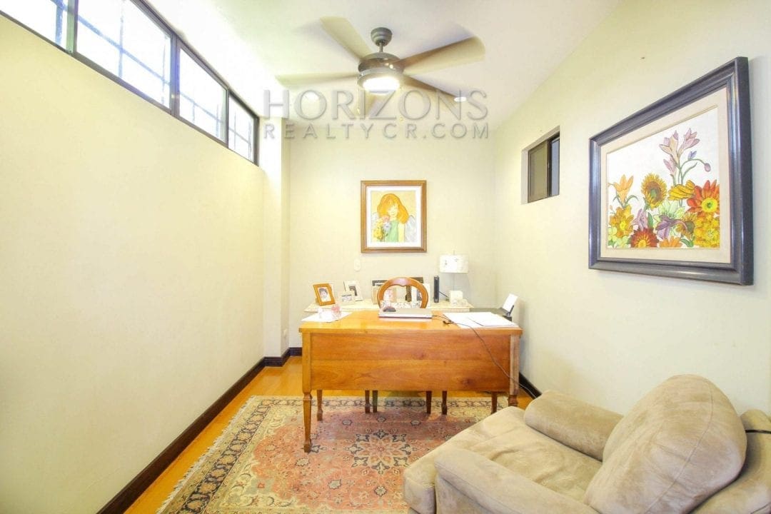 VENTA DE CASA EN ESCAZU CONDOMINIO SEGURIDAD 27/7 OFICINA – PATIO NOJ519