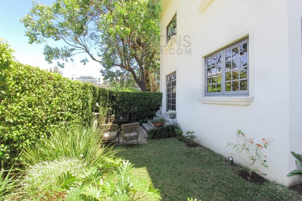VENTA DE CASA EN ESCAZU CONDOMINIO SEGURIDAD 27/7 OFICINA – PATIO NOJ519