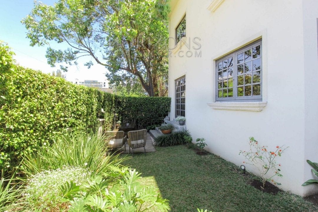 VENTA DE CASA EN ESCAZU CONDOMINIO SEGURIDAD 27/7 OFICINA – PATIO NOJ519