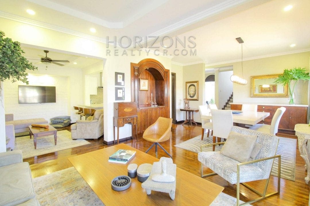 VENTA DE CASA EN ESCAZU CONDOMINIO SEGURIDAD 27/7 OFICINA – PATIO NOJ519