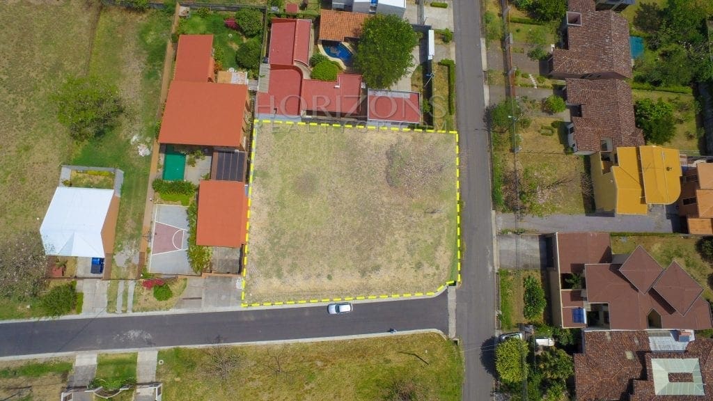 Lote de 932 m² en Venta en Santa Ana – Plano, en Urbanización con Seguridad 24/7 NJA922
