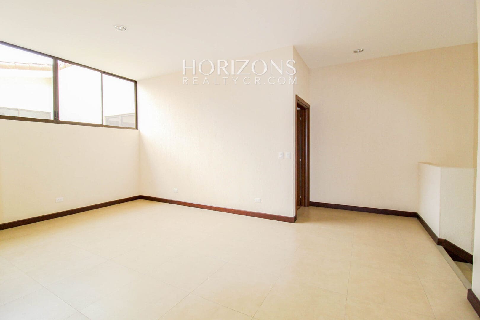 Se Alquila Casa con Patio en Guayabos Curridabat Dentro de Residencial 4 Habitaciones noj485