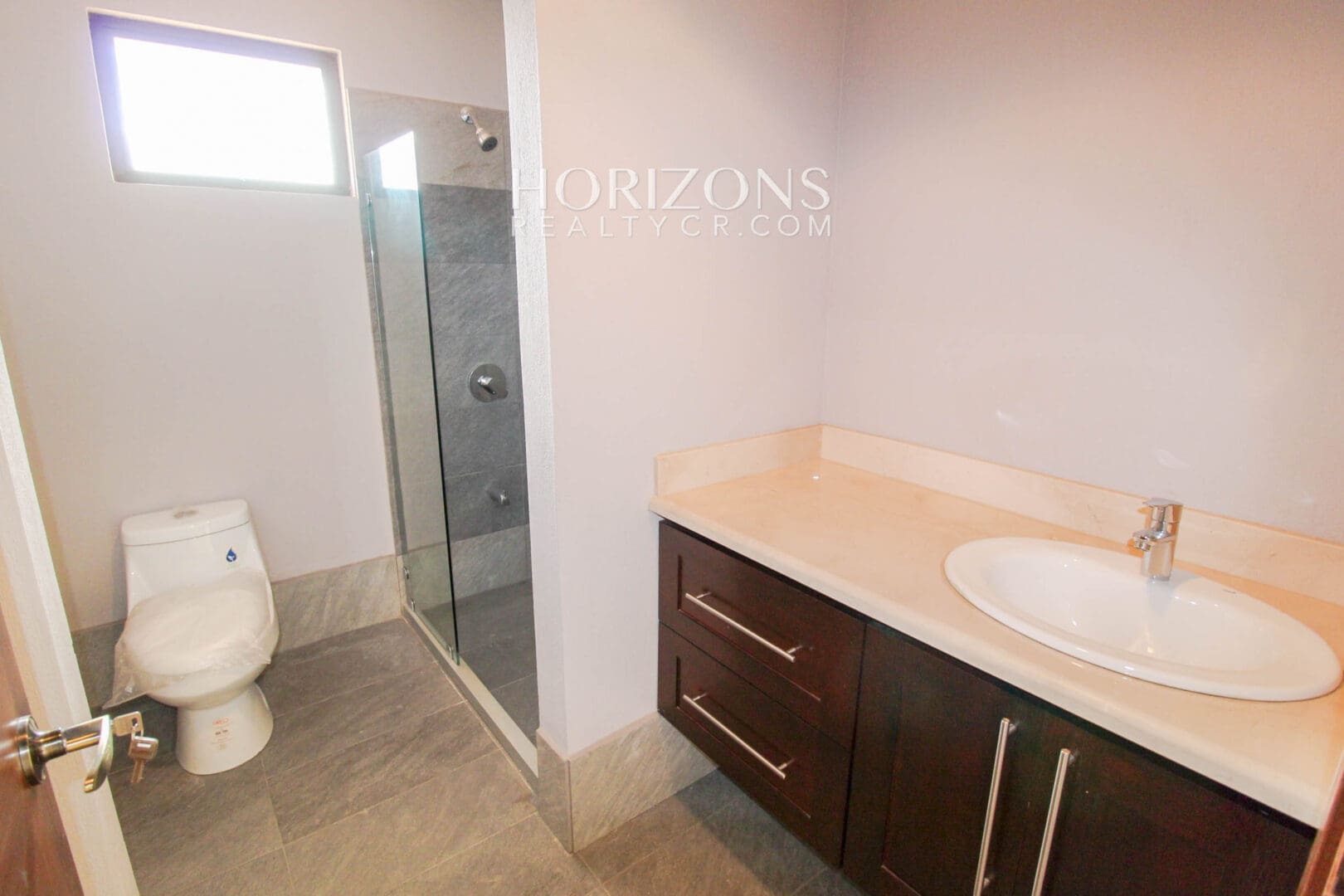 Se Alquila Casa con Patio en Guayabos Curridabat Dentro de Residencial 4 Habitaciones noj485
