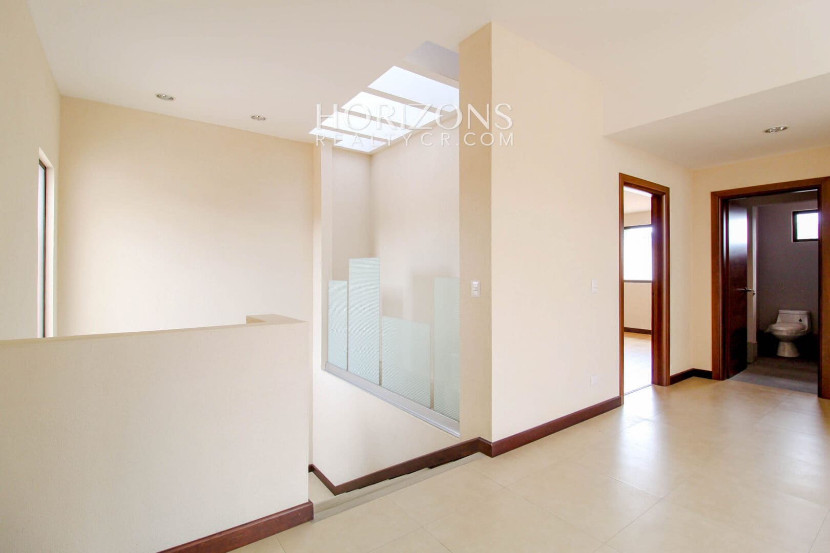 Se Alquila Casa con Patio en Guayabos Curridabat Dentro de Residencial 4 Habitaciones noj485