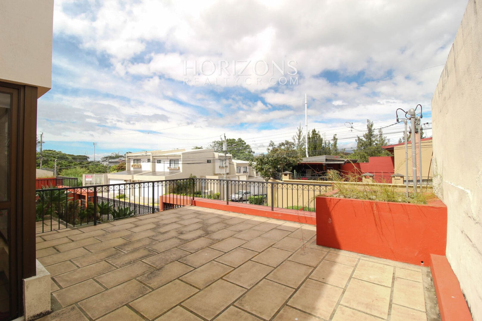 Se Alquila Casa con Patio en Guayabos Curridabat Dentro de Residencial 4 Habitaciones noj485