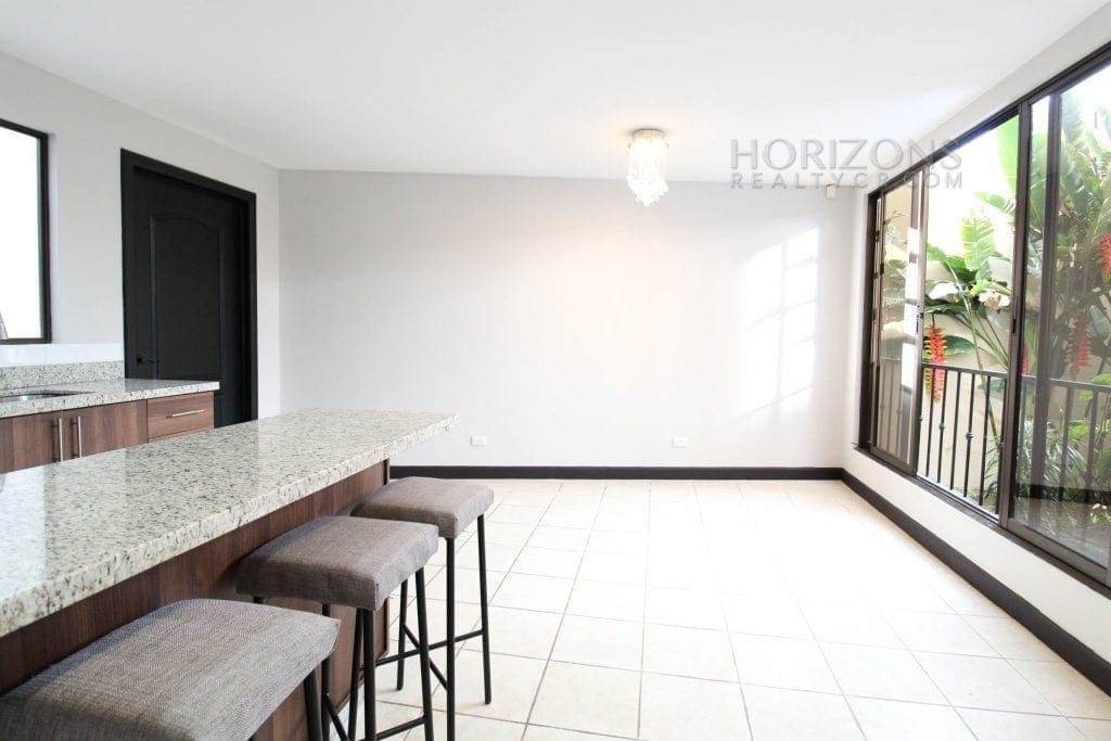 Venta de Casa Independiente en Guayabos Curridabat 3 Habitaciones y Jardín nja1177
