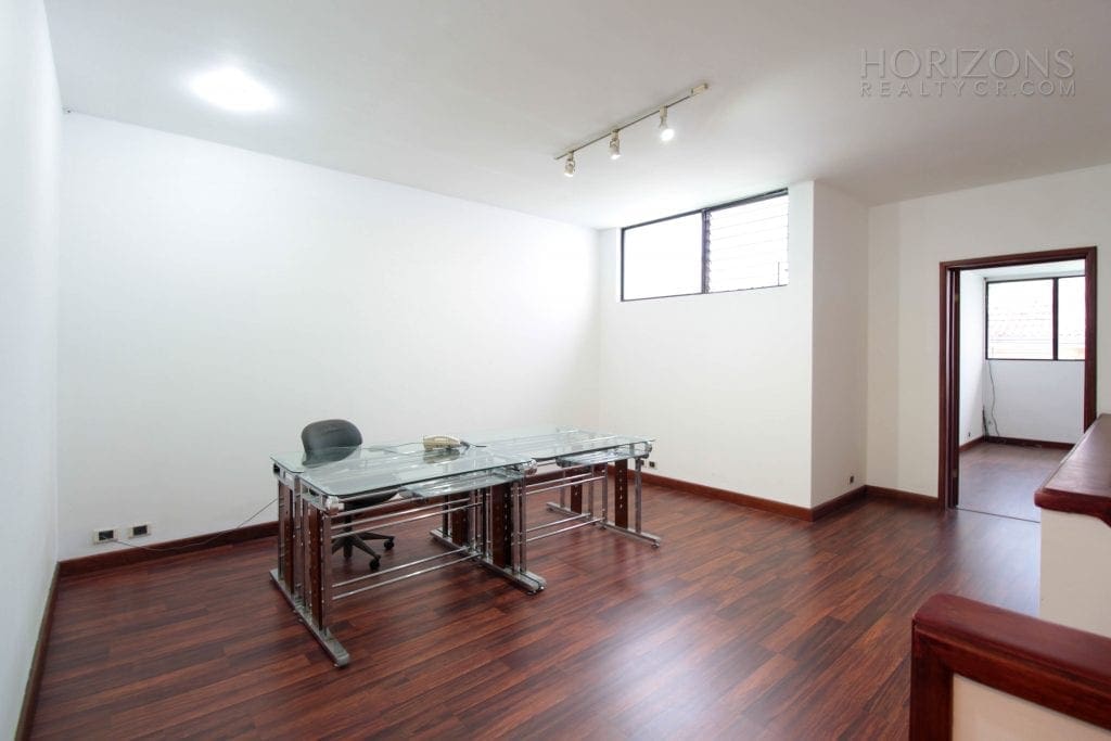 CASA INDEPENDIENTE ESCAZU CENTRICO 3 HABITACIONES PATIO NOJ545