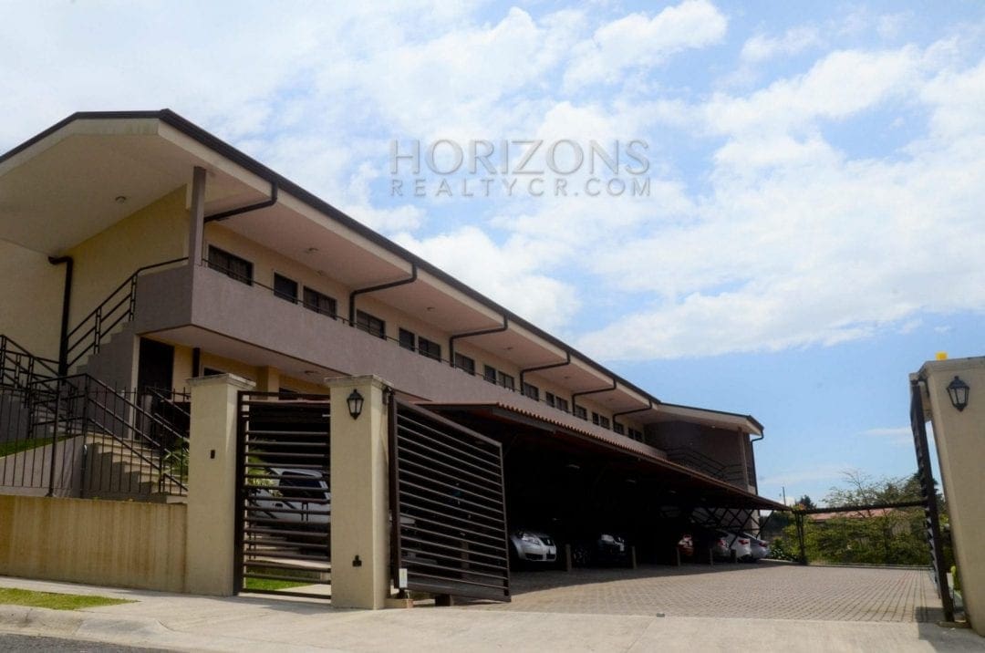 SE ALQUILA 2 DORMITORIOS 2 BAÑOS  PATIO SEGURIDAD CONDOMINIO NJA898