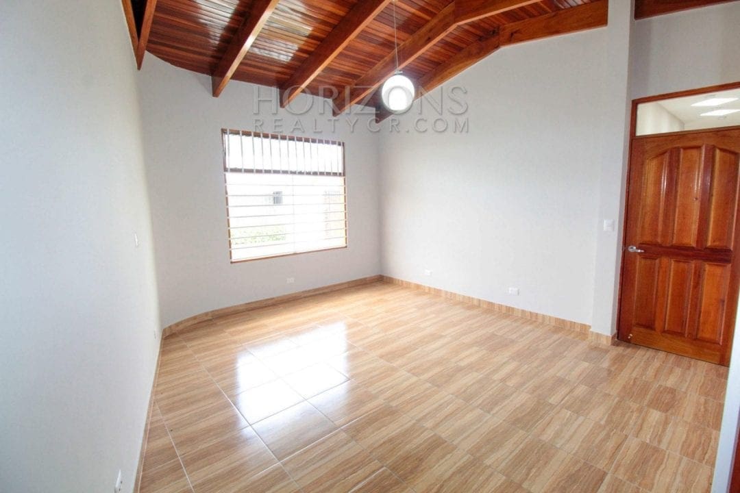 AMPLIA CASA EN ESCAZU 3 HABITACIONES LINEA BLANCA CENTRICO – NOJ564