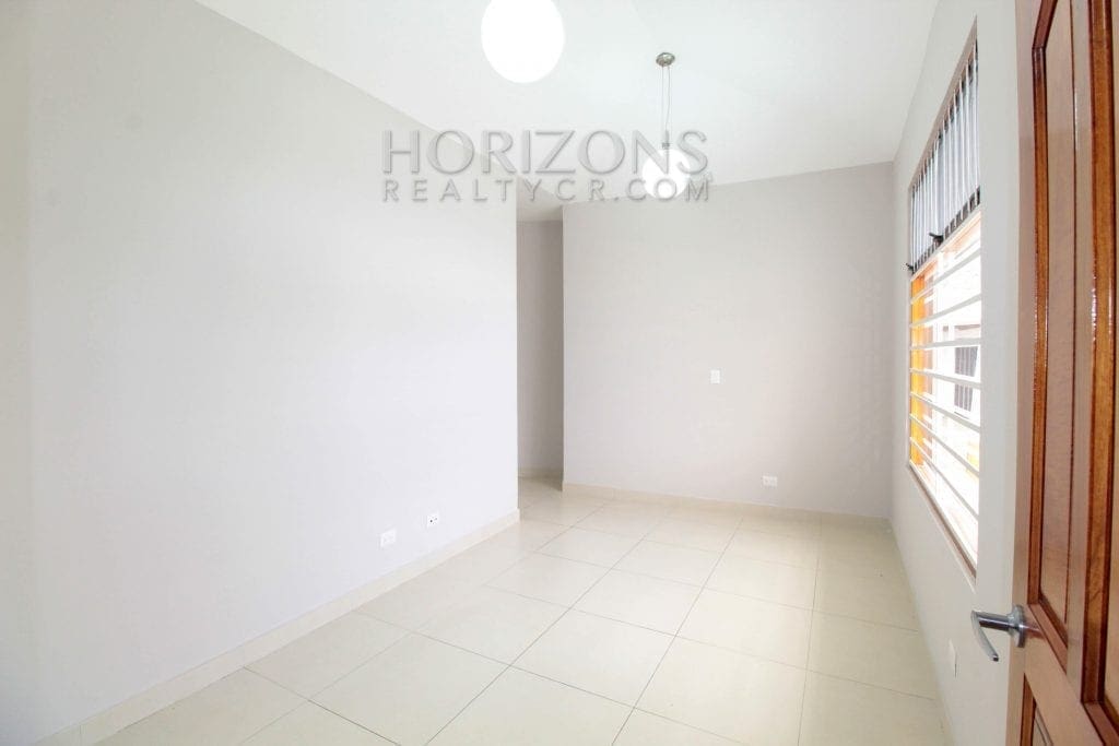 AMPLIA CASA EN ESCAZU 3 HABITACIONES LINEA BLANCA CENTRICO – NOJ564