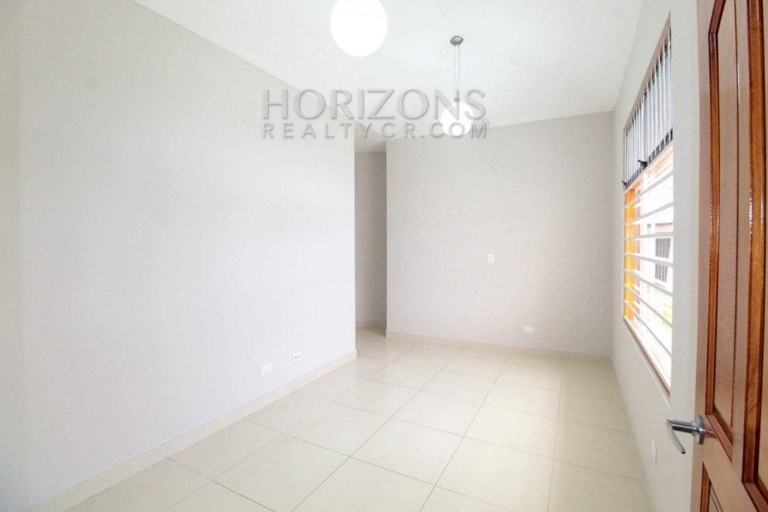 AMPLIA CASA EN ESCAZU 3 HABITACIONES LINEA BLANCA CENTRICO – NOJ564