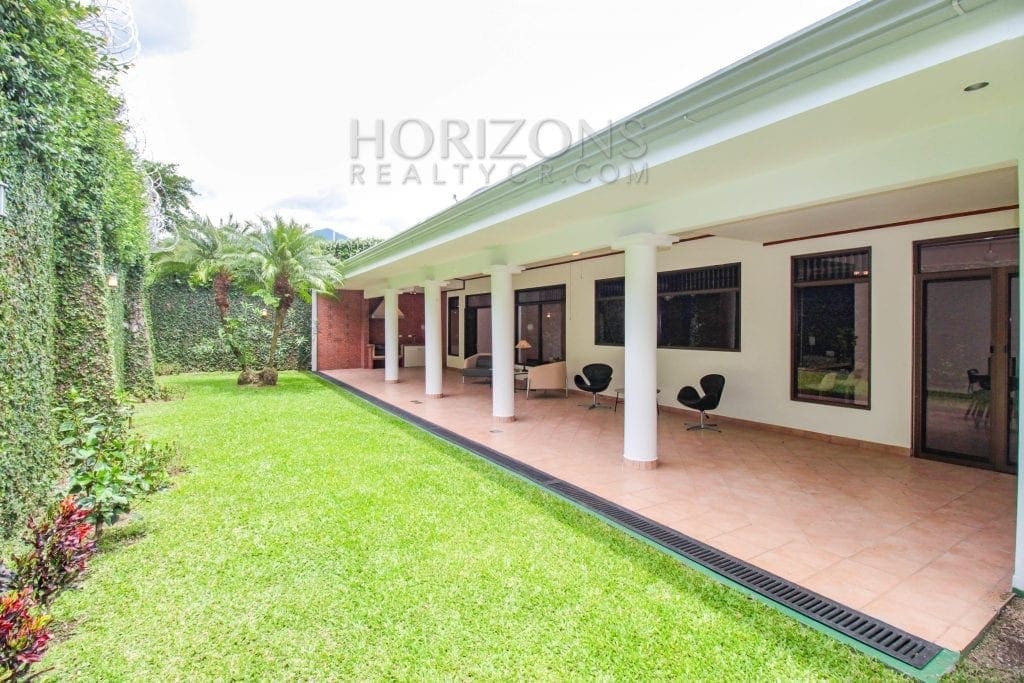 Casa En Escazu 3 Habitaciones Linea Blanca Oficina / Patio Centrico – Noj566
