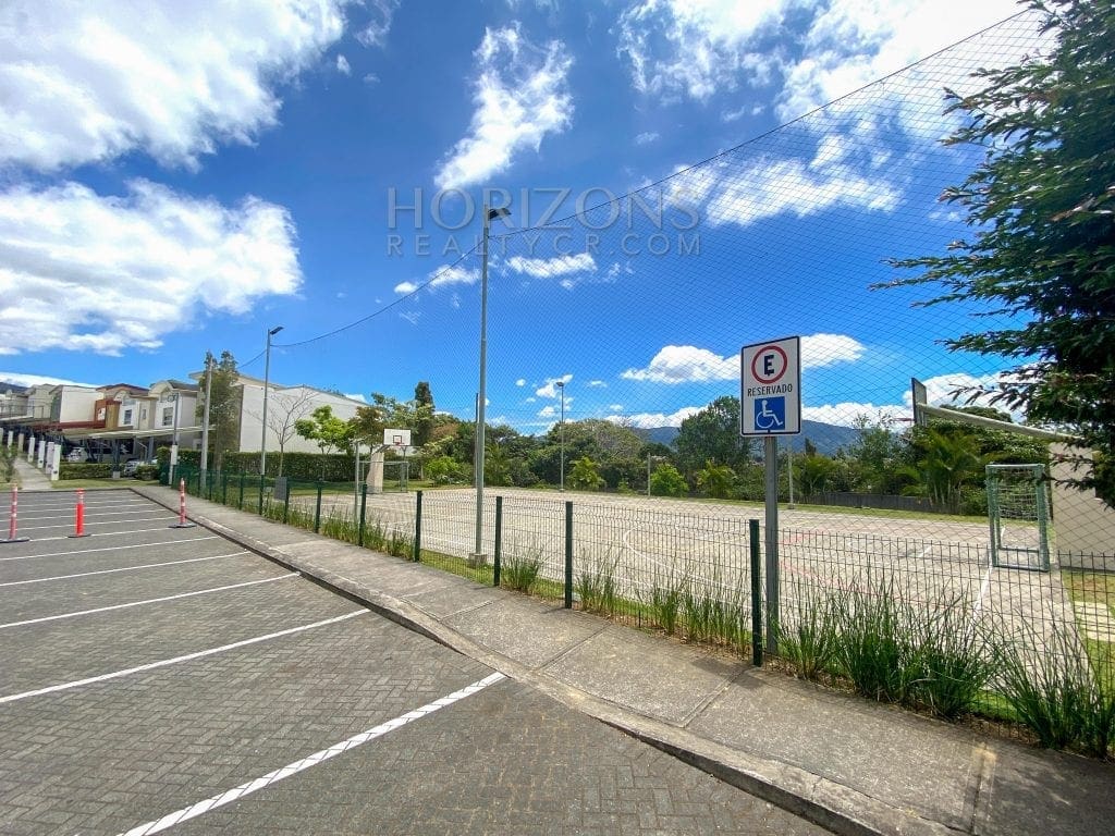 Se Vende Casa Con Patio En Tres Rios 3 Habitaciones En Condominio noj957