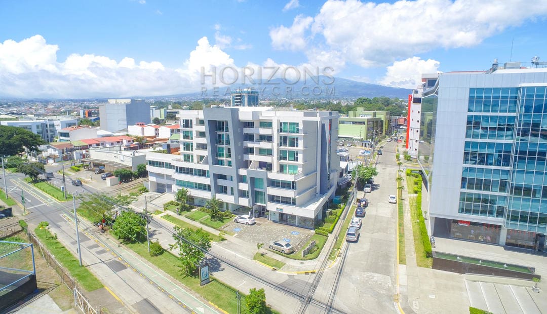 Se alquila Oficina en Latitud Dent en San Pedro 58m2 + Bodega nja1260