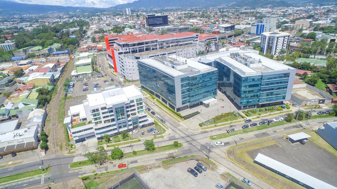 Se alquila Oficina en Latitud Dent en San Pedro 58m2 + Bodega nja1260