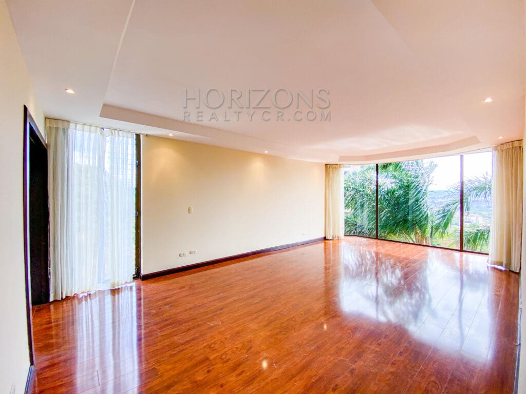 SPACIOUS 4 BEDROOM APARTMENT FOR SALE IN ESCAZU SAN JOSE – NJA920