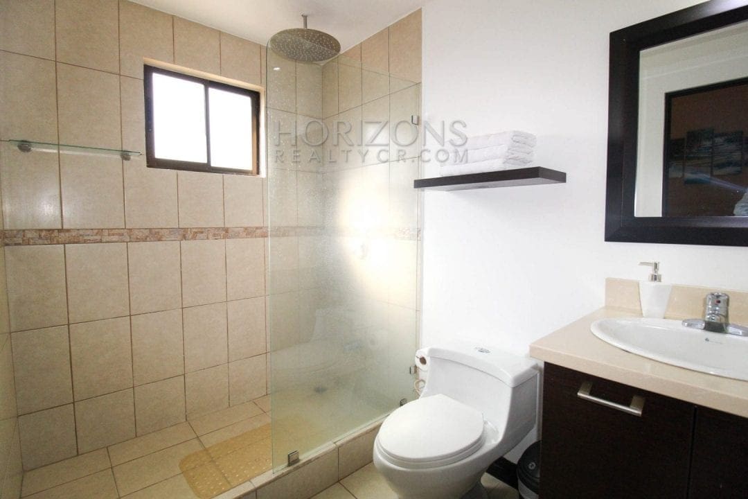 VENTA HERMOSA CASA EN CONDOMINIO SANTA ANA CENTRO  3 HABITACIONES NJM82