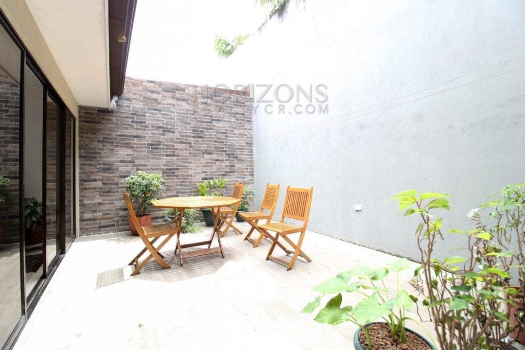 VENTA HERMOSA CASA EN CONDOMINIO SANTA ANA CENTRO  3 HABITACIONES NJM82
