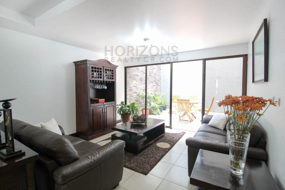 VENTA HERMOSA CASA EN CONDOMINIO SANTA ANA CENTRO  3 HABITACIONES NJM82