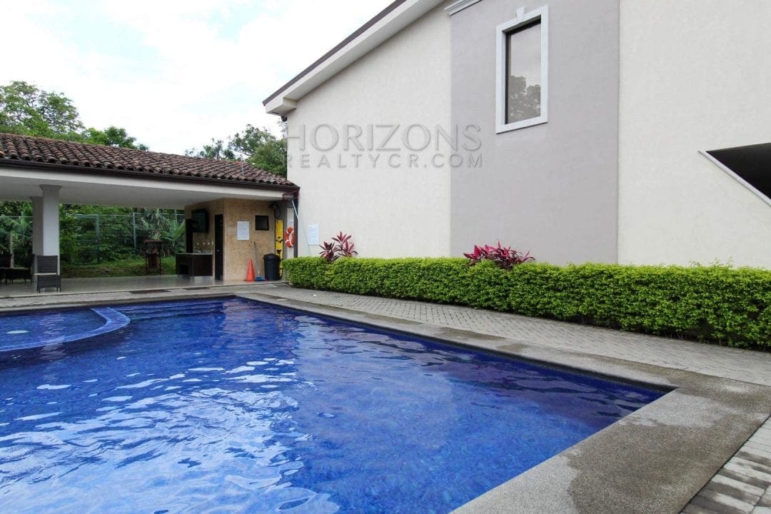 VENTA HERMOSA CASA EN CONDOMINIO SANTA ANA CENTRO  3 HABITACIONES NJM82