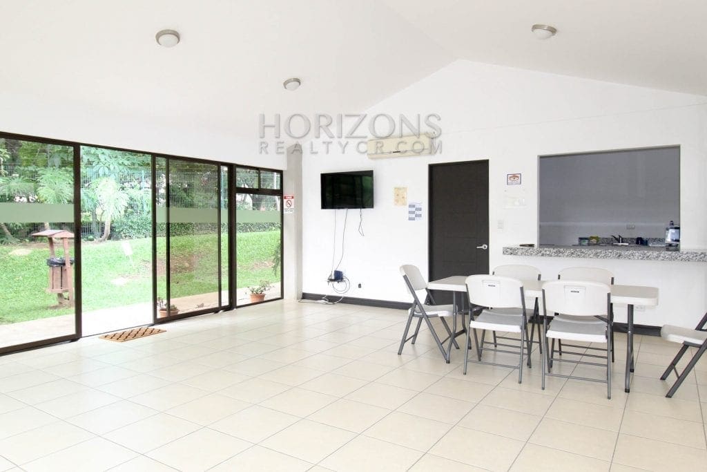 VENTA HERMOSA CASA EN CONDOMINIO SANTA ANA CENTRO  3 HABITACIONES NJM82