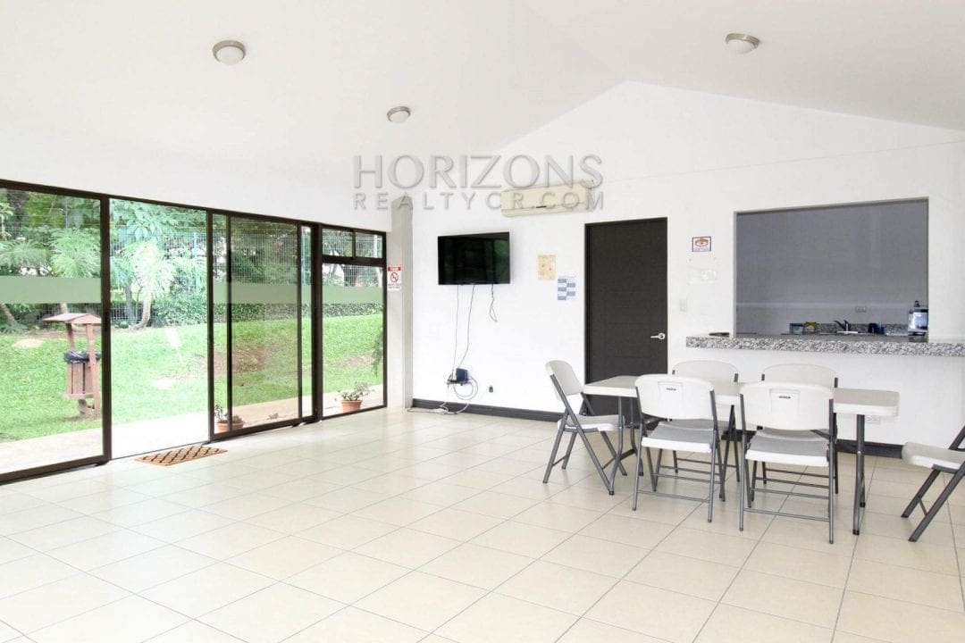 VENTA HERMOSA CASA EN CONDOMINIO SANTA ANA CENTRO  3 HABITACIONES NJM82