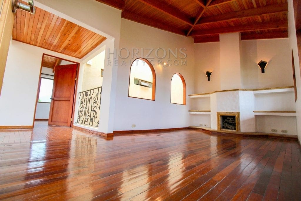 Casa de 3 Niveles en Venta en Pinares, Curridabat – 3 Habitaciones, 285 m² NJA677