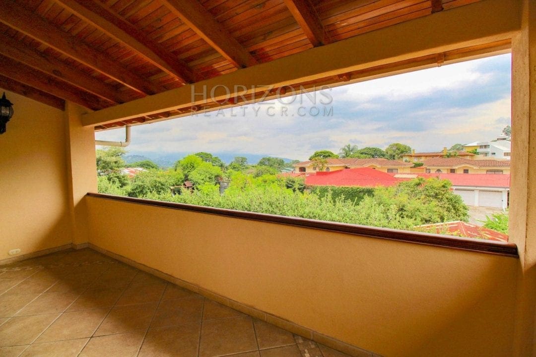 Casa de 3 Niveles en Venta en Pinares, Curridabat – 3 Habitaciones, 285 m² NJA677