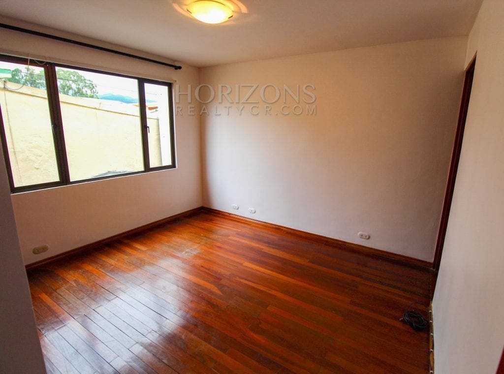 Casa de 3 Niveles en Venta en Pinares, Curridabat – 3 Habitaciones, 285 m² NJA677