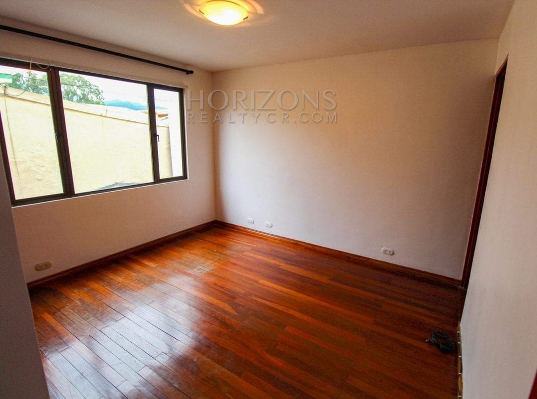 Casa de 3 Niveles en Venta en Pinares, Curridabat – 3 Habitaciones, 285 m² NJA677
