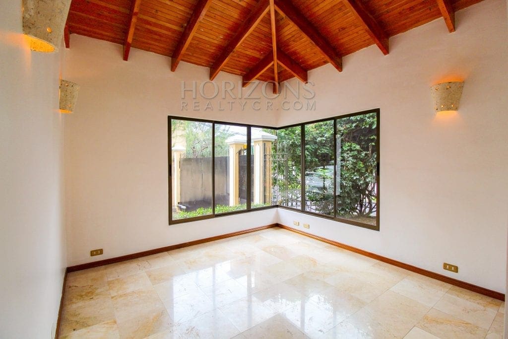 Casa de 3 Niveles en Venta en Pinares, Curridabat – 3 Habitaciones, 285 m² NJA677