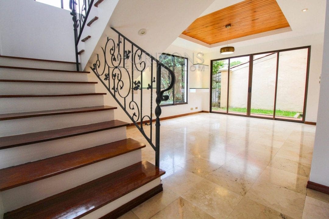 Casa de 3 Niveles en Venta en Pinares, Curridabat – 3 Habitaciones, 285 m² NJA677