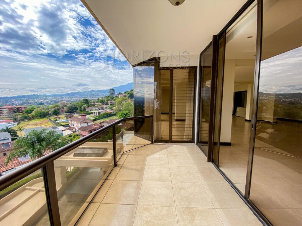 SPACIOUS 4 BEDROOM APARTMENT FOR SALE IN ESCAZU SAN JOSE – NJA920