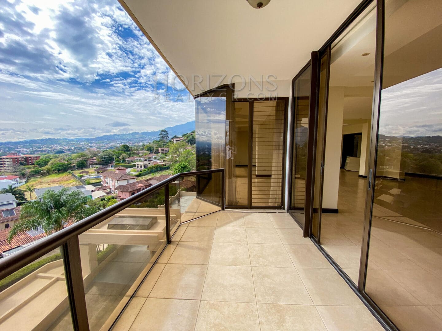 SPACIOUS 4 BEDROOM APARTMENT FOR SALE IN ESCAZU SAN JOSE – NJA920
