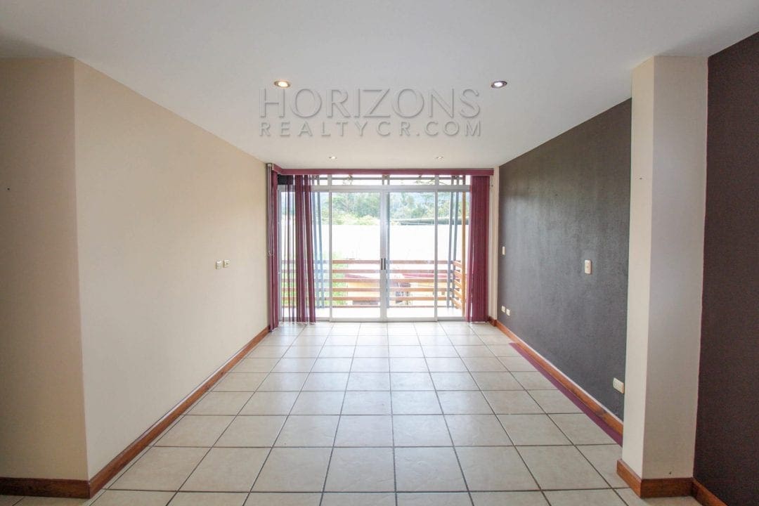Se Alquila Casa Independiente con Patio en Curridabat 3 Habitaciones + Sala tv noj584