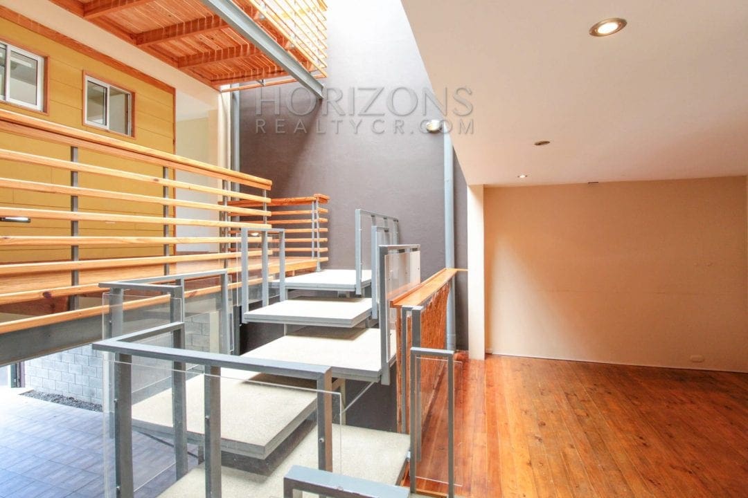 Se Alquila Casa Independiente con Patio en Curridabat 3 Habitaciones + Sala tv noj584