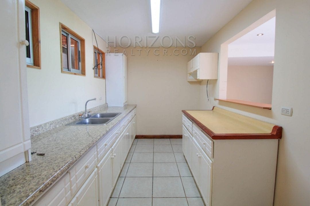 Se Alquila Casa Independiente con Patio en Curridabat 3 Habitaciones + Sala tv noj584
