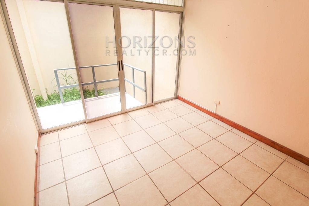 Se Alquila Casa Independiente con Patio en Curridabat 3 Habitaciones + Sala tv noj584