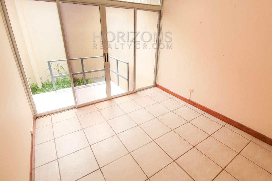 Se Alquila Casa Independiente con Patio en Curridabat 3 Habitaciones + Sala tv noj584