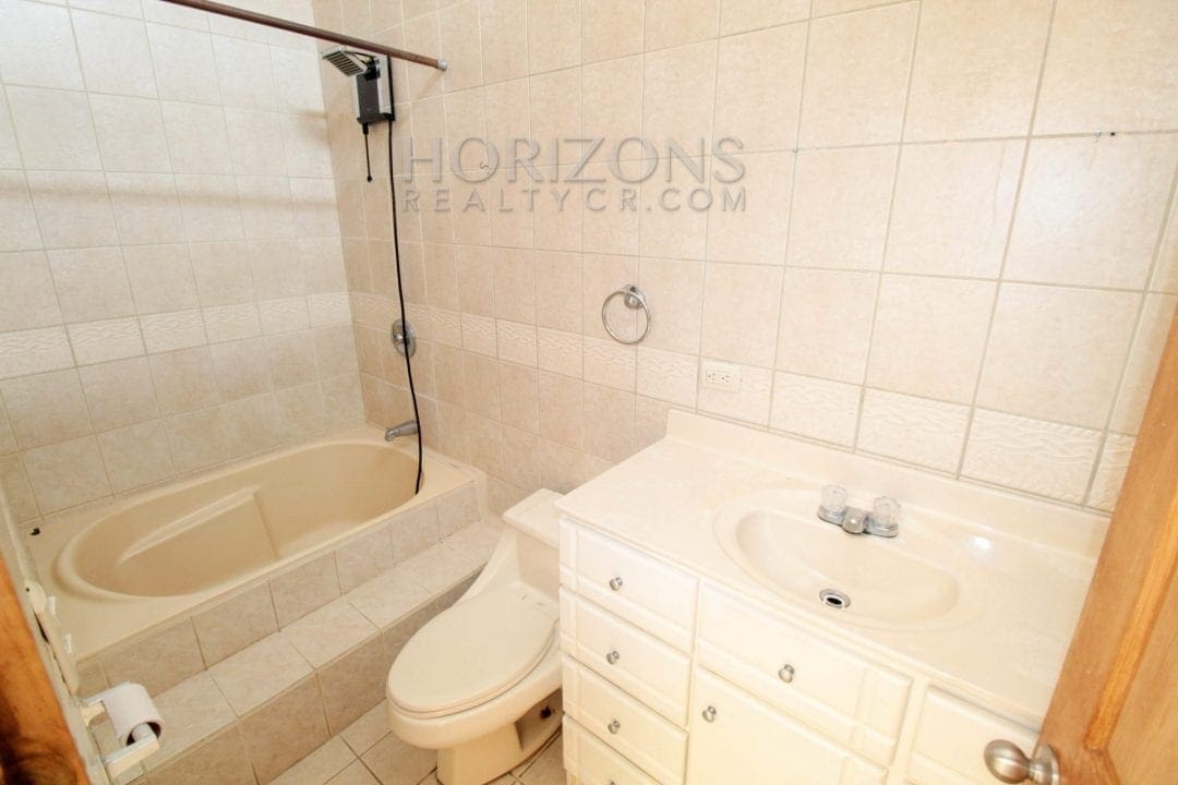 Se Alquila Casa Independiente con Patio en Curridabat 3 Habitaciones + Sala tv noj584