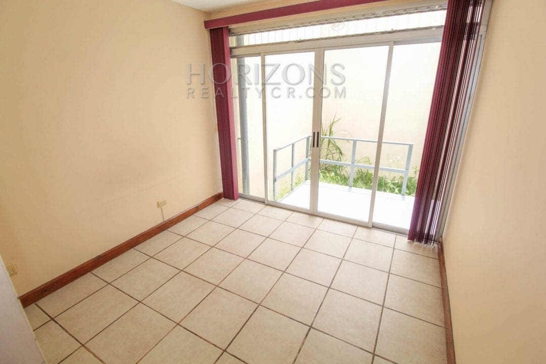 Se Alquila Casa Independiente con Patio en Curridabat 3 Habitaciones + Sala tv noj584