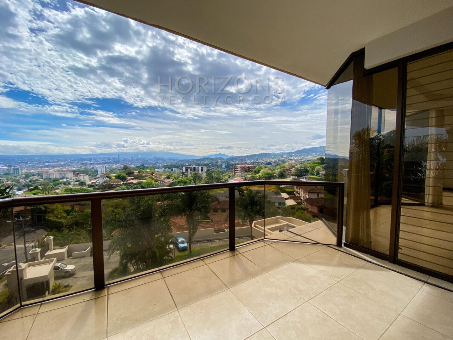 SPACIOUS 4 BEDROOM APARTMENT FOR SALE IN ESCAZU SAN JOSE – NJA920