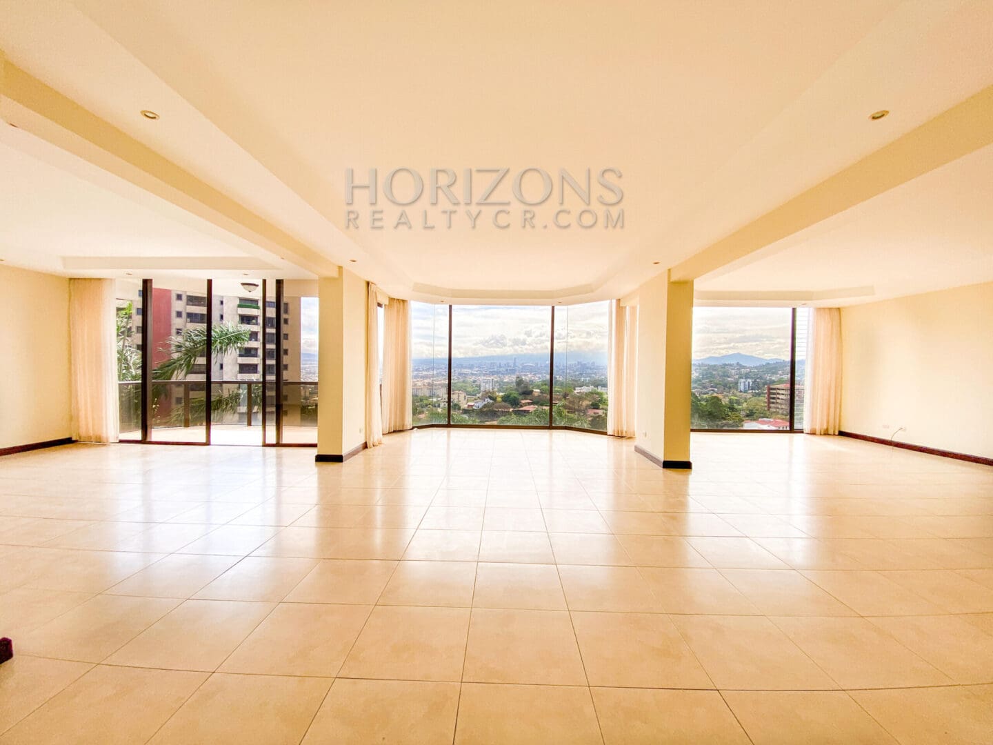 SPACIOUS 4 BEDROOM APARTMENT FOR SALE IN ESCAZU SAN JOSE – NJA920