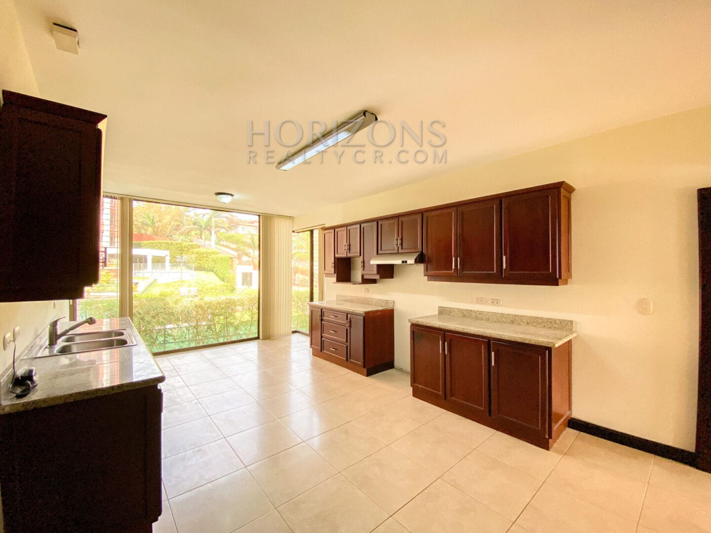 SPACIOUS 4 BEDROOM APARTMENT FOR SALE IN ESCAZU SAN JOSE – NJA920