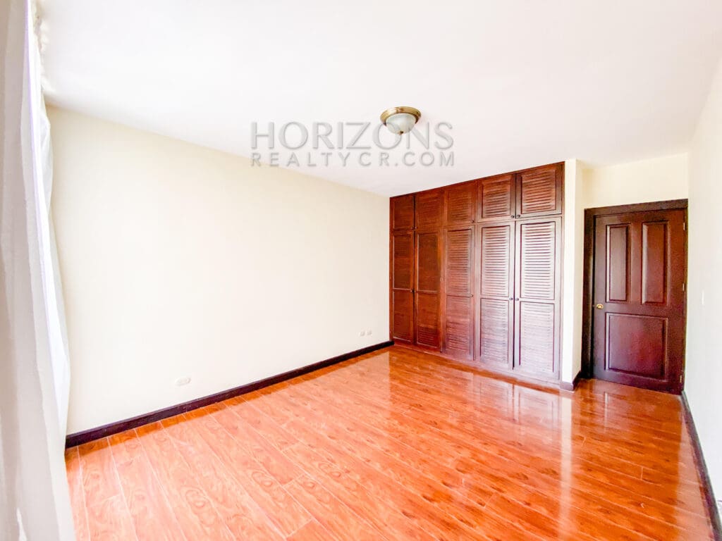 SPACIOUS 4 BEDROOM APARTMENT FOR SALE IN ESCAZU SAN JOSE – NJA920