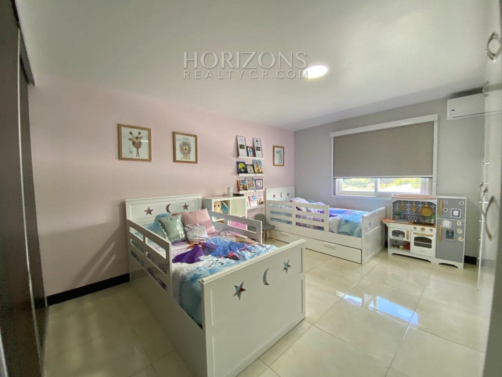 Se Alquila Casa en Condominio Río Palma Linea Blanca Guachipelin Escazu de 3 Habitaciones Acabados de Lujo Nja928