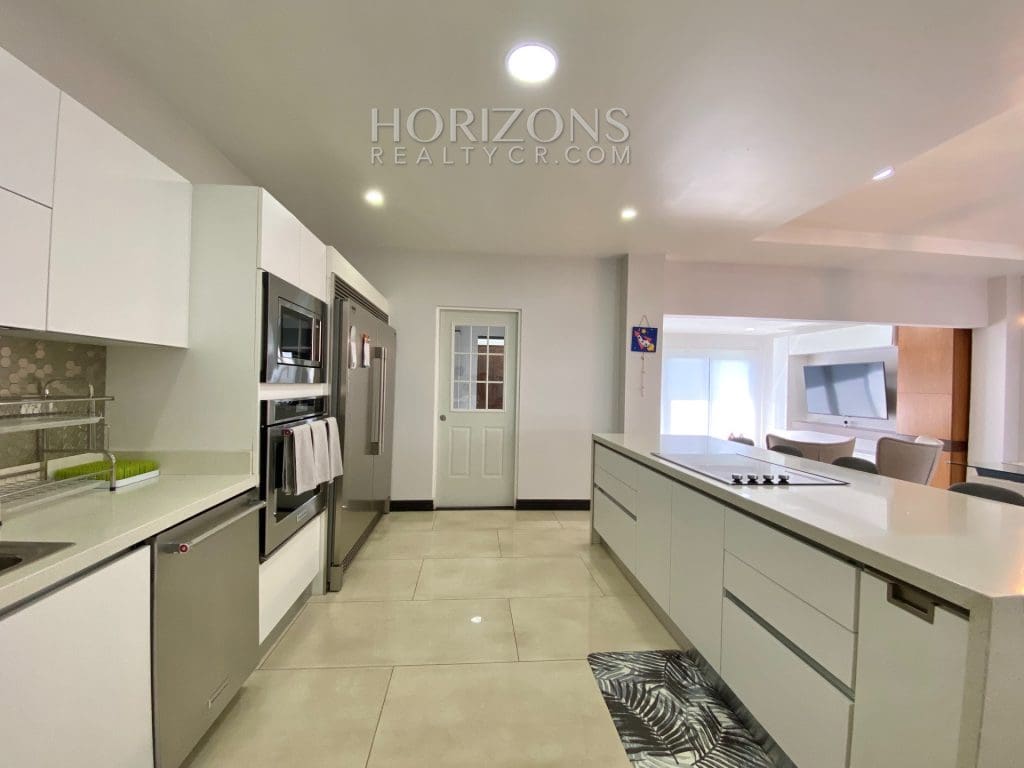 Se Alquila Casa en Condominio Río Palma Linea Blanca Guachipelin Escazu de 3 Habitaciones Acabados de Lujo Nja928