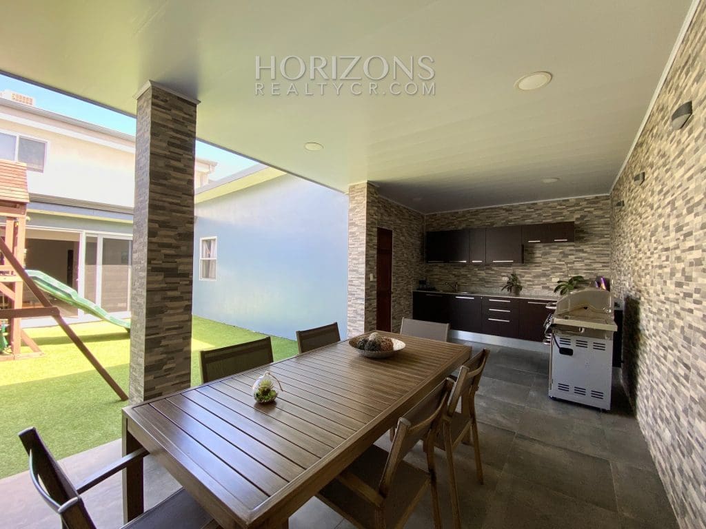 Se Alquila Casa en Condominio Río Palma Linea Blanca Guachipelin Escazu de 3 Habitaciones Acabados de Lujo Nja928