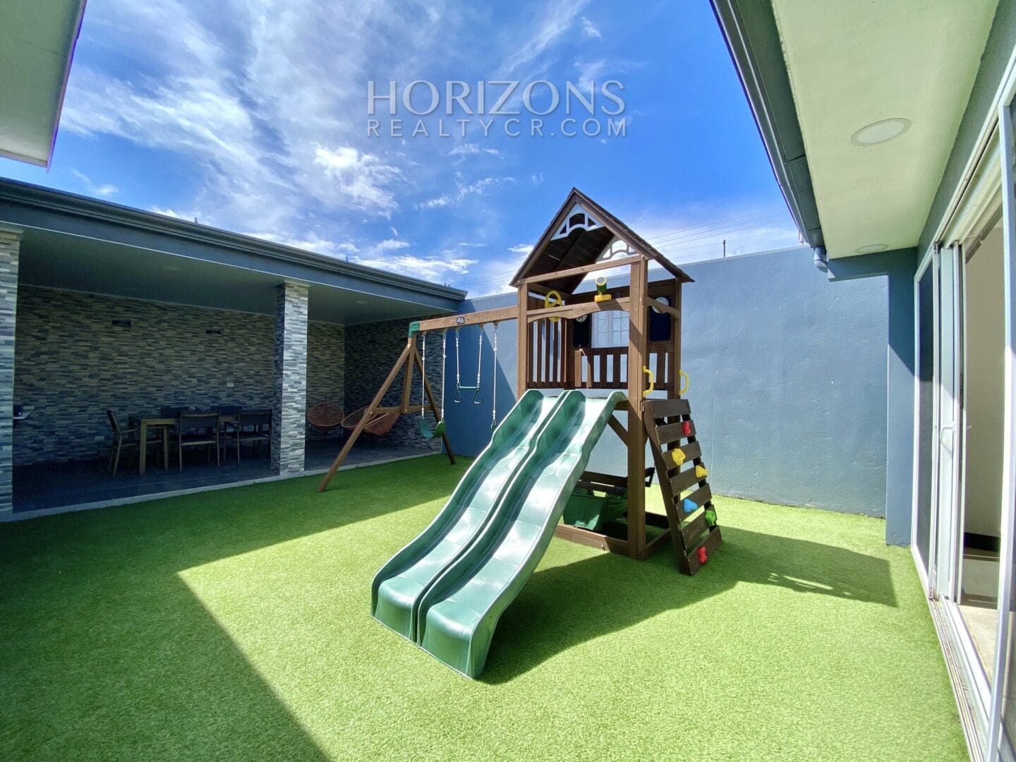 Se Alquila Casa en Condominio Río Palma Linea Blanca Guachipelin Escazu de 3 Habitaciones Acabados de Lujo Nja928
